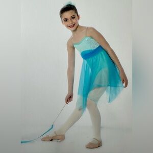 A WISH COME TRUE Size 6X/7 Intermediate Blue Sequinned Dance Dress Velvet